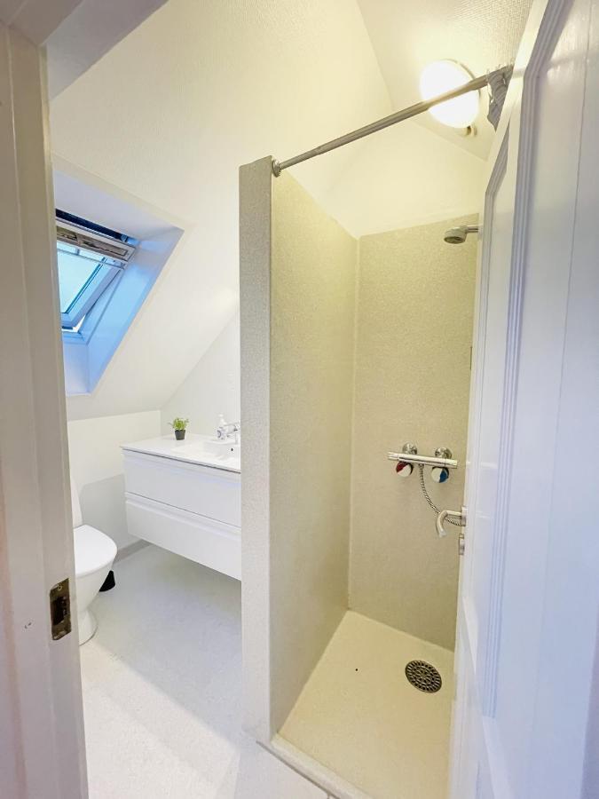 Aday - Modern 2 Bedroom Charming Central Apartment With Public Parking อัลบอร์ ภายนอก รูปภาพ