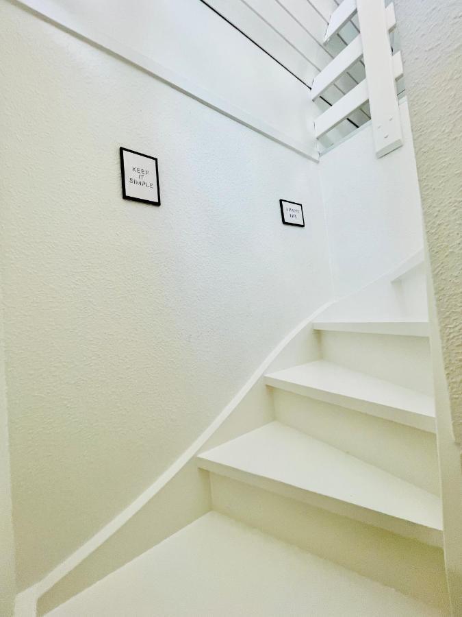 Aday - Modern 2 Bedroom Charming Central Apartment With Public Parking อัลบอร์ ภายนอก รูปภาพ