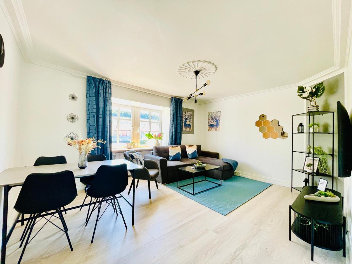 Aday - Modern 2 Bedroom Charming Central Apartment With Public Parking อัลบอร์ ภายนอก รูปภาพ